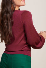 Laden Sie das Bild in den Galerie-Viewer, Top King Louie Style: V-Neck Bellsleeve Spiro in Wild Fuchsia *New in*