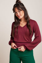 Laden Sie das Bild in den Galerie-Viewer, Top King Louie Style: V-Neck Bellsleeve Spiro in Wild Fuchsia *New in*