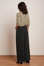 Laden Sie das Bild in den Galerie-Viewer, Bluse King Louie, Style: Cybil Blouse Mouche Woven in Orchid Pink, *Sale*