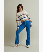 Laden Sie das Bild in den Galerie-Viewer, Hose Red Button Style: Bibette Cord Bright Blue *New in*