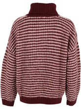 Laden Sie das Bild in den Galerie-Viewer, Pullover Danefae, Style: Danecaring Alpaca Rollneck Sweater, Farbe: Merlot/Powder *New in*