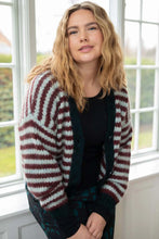 Laden Sie das Bild in den Galerie-Viewer, Strickjacke Danefae, Style: Danefamily Alpaca Cardigan, Farbe: Merlot/Lt Blue Grey *New in*