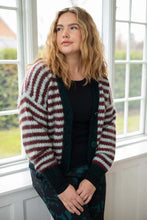 Laden Sie das Bild in den Galerie-Viewer, Strickjacke Danefae, Style: Danefamily Alpaca Cardigan, Farbe: Merlot/Lt Blue Grey *New in*