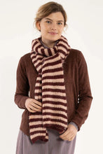 Laden Sie das Bild in den Galerie-Viewer, Schal Danefae, Style: Danefrosty Wollschal, Farbe: Dk Merlot/Pulver *New in*