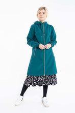 Laden Sie das Bild in den Galerie-Viewer, Softshellmantel Danefae, Style; Danejane Softshell, Farbe: 2223 Dark Duck