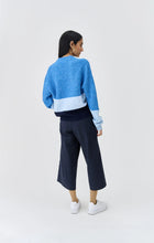 Laden Sie das Bild in den Galerie-Viewer, Pullover UVR Berlin Style: Dorotaina blau gestreift (2916) *Sale*