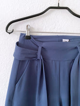 Laden Sie das Bild in den Galerie-Viewer, Hose Liepelt Design, Style: Lisa Waffle, Farbe: steel *Sale*