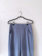 Laden Sie das Bild in den Galerie-Viewer, Hose Liepelt Design, Style: Leila Dynamic, Farbe: fog *Sale*