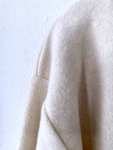 Laden Sie das Bild in den Galerie-Viewer, Sweatjacke The Shirt Project, Style: Bomberjacke Patch, Farbe: ecru melange, *New in*