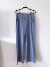 Laden Sie das Bild in den Galerie-Viewer, Hose Liepelt Design, Style: Leila Dynamic, Farbe: fog *Sale*
