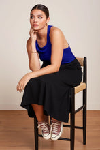 Laden Sie das Bild in den Galerie-Viewer, Rock King Louie, Style: Juno Midi Skirt Milano Crepe, Farbe: black, *New in*