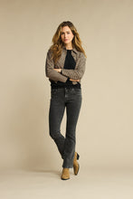 Laden Sie das Bild in den Galerie-Viewer, Hose Red Button, Style: Babette Black Snowwash L31, Farbe: Black Snowwash *New in*