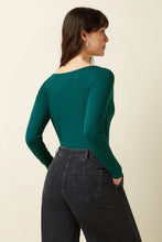 Laden Sie das Bild in den Galerie-Viewer, Shirt King Louie, Style: Lili Tee Uni Rip, Farbe: 358-Spruced Green , *New in*