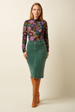 Laden Sie das Bild in den Galerie-Viewer, Rock King Louie, Style: Prisca Skirt Curderoy, Farbe: Matcha Green - Corduroy *New in*