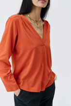 Laden Sie das Bild in den Galerie-Viewer, Blusenshirt UVR Berlin, Style: ROSALINDAINA, Farbe: 2853 orange, *Sale*