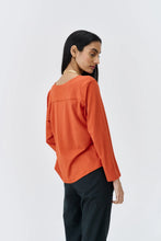 Laden Sie das Bild in den Galerie-Viewer, Blusenshirt UVR Berlin, Style: ROSALINDAINA, Farbe: 2853 orange, *Sale*