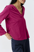 Laden Sie das Bild in den Galerie-Viewer, Blusenshirt UVR Berlin, Style: ROSALINDAINA, Farbe: 2854 rot, *Sale*