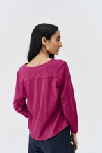 Laden Sie das Bild in den Galerie-Viewer, Blusenshirt UVR Berlin, Style: ROSALINDAINA, Farbe: 2854 rot, *Sale*