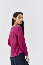 Laden Sie das Bild in den Galerie-Viewer, Blusenshirt UVR Berlin, Style: ROSALINDAINA, Farbe: 2854 rot, *Sale*