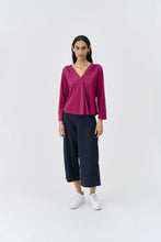 Laden Sie das Bild in den Galerie-Viewer, Blusenshirt UVR Berlin, Style: ROSALINDAINA, Farbe: 2854 rot, *Sale*