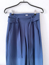 Laden Sie das Bild in den Galerie-Viewer, Hose Liepelt Design, Style: Lisa Waffle, Farbe: steel *Sale*