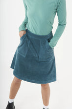 Laden Sie das Bild in den Galerie-Viewer, Rock UVR Berlin, Style: F ESKEINA 233; Farbe 2644, *Sale*