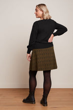 Laden Sie das Bild in den Galerie-Viewer, Rock King Louie Style: Border Skirt Ruby Jaquard in black *Sale*
