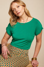 Laden Sie das Bild in den Galerie-Viewer, Shirt King Louie, Style: Aria Top Caprice, Farbe: Simply Green, *New in*
