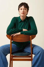 Laden Sie das Bild in den Galerie-Viewer, Bluse King Louie, Style:Carina Blouse Viscose Light, Farbe: 219-Botanical Green *New in*
