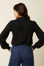 Laden Sie das Bild in den Galerie-Viewer, Bluse King Louie, Style:Carina Blouse Viscose Light, Farbe: 001-black *New in*
