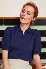 Laden Sie das Bild in den Galerie-Viewer, Bluse King Louie, Style: Carina Bluse Viscose Light, Farbe: Beacon Blue, *New in*
