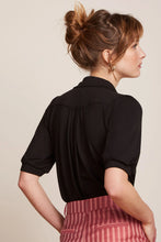 Laden Sie das Bild in den Galerie-Viewer, Bluse King Louie, Style: Carina Bluse Viscose Light, Farbe: Black, *New in*
