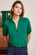 Laden Sie das Bild in den Galerie-Viewer, Bluse King Louie, Style: Carina Bluse Viscose Light, Farbe: Nile Green, *New in*
