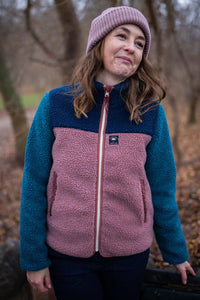 Jacke Danefae, Style: Danebirk Fleece Zip-Up Farbe: Dk Navy/Dk Slate/Rose Beige/Dk Brick *New in*