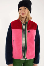 Laden Sie das Bild in den Galerie-Viewer, Jacke Danefae, Style: Danebirk Fleece Zip-Up Farbe: Dk Red/Dk Navy/Spicy Pink/Dk Pine *New in*

