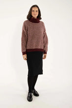 Laden Sie das Bild in den Galerie-Viewer, Pullover Danefae, Style: Danecaring Alpaca Rollneck Sweater, Farbe: Merlot/Powder *New in*
