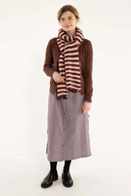 Laden Sie das Bild in den Galerie-Viewer, Schal Danefae, Style: Danefrosty Wollschal, Farbe: Dk Merlot/Pulver *New in*
