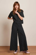 Laden Sie das Bild in den Galerie-Viewer, Hose King Louie, Style:  Ethel Pants Brava Broderie, Farbe: Black, *New in*
