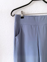 Laden Sie das Bild in den Galerie-Viewer, Hose Liepelt Design, Style: Leila Dynamic, Farbe: fog *New in*
