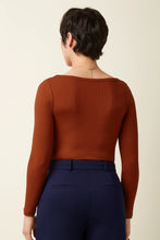 Laden Sie das Bild in den Galerie-Viewer, Shirt King Louie, Style: Lili Tee Uni Rip, Farbe: 517-Spicy Brown , *New in*
