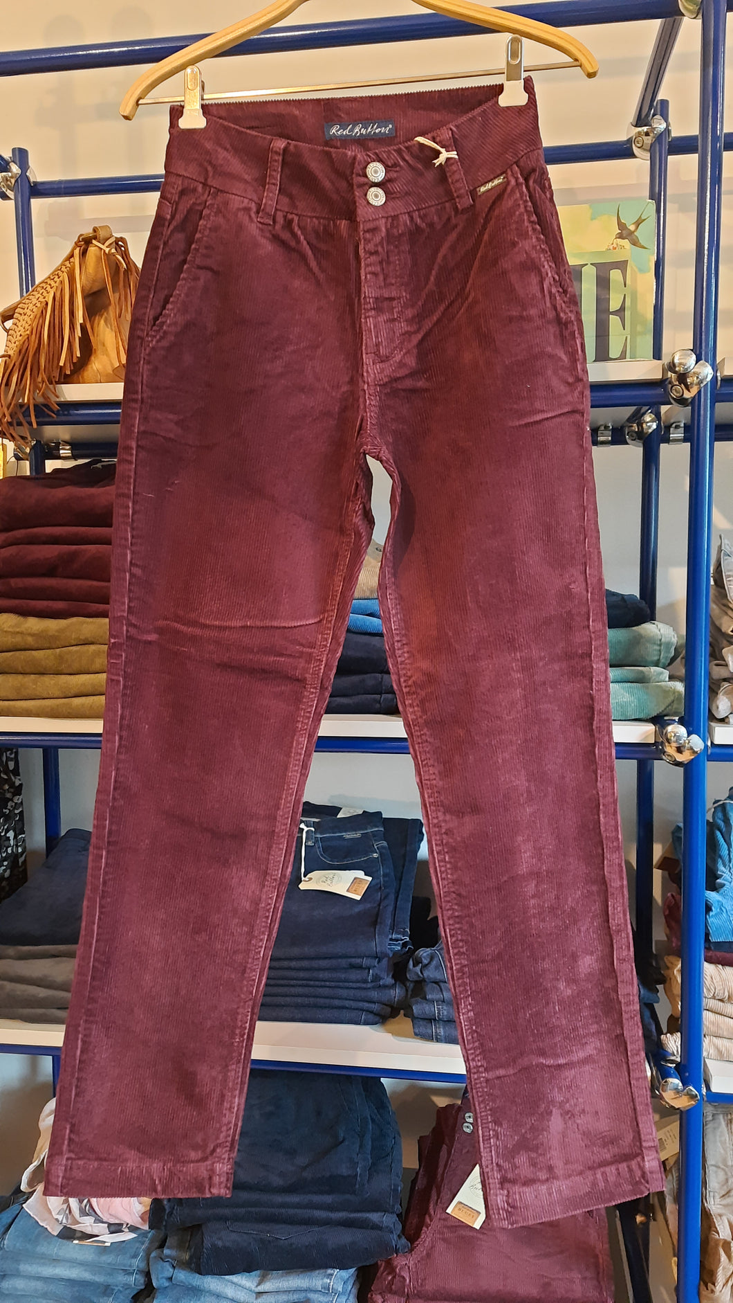 Hose Red Button, Style: Diana Cord W10, Farbe: Aubergine *New in*
