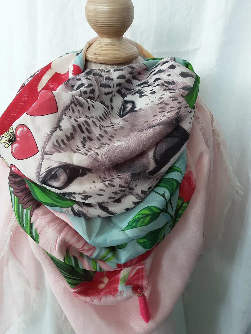 Tuch Nila Pila mit Leo und Blumen Muster in rosa *Sale*