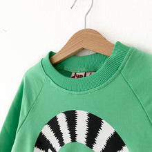 Laden Sie das Bild in den Galerie-Viewer, Kinder Sweater grün Lemur von Dyr cph *New In*
