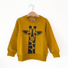 Laden Sie das Bild in den Galerie-Viewer, Kinder Sweater gelb Giraffe von Dyr cph *New in*
