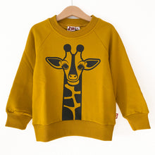 Laden Sie das Bild in den Galerie-Viewer, Kinder Sweater gelb Giraffe von Dyr cph *New in*
