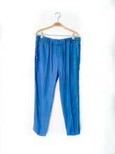 Laden Sie das Bild in den Galerie-Viewer, Hose Att Jeans, Style: Hannah Tencel *Sale*
