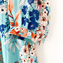 Laden Sie das Bild in den Galerie-Viewer, Bluse Liepelt Design, blau mit Blumenmuster, Style: Trixie, Warm Summer Original *Sale*
