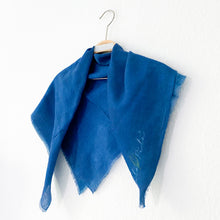 Laden Sie das Bild in den Galerie-Viewer, Tuch blau, Nila Pila Wolle/Seide
