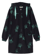 Kleid Mademoiselle Yeye, Style: Renée on Holidays Hoody Dress, schwarz mit Gingko-Blättern *Sale*